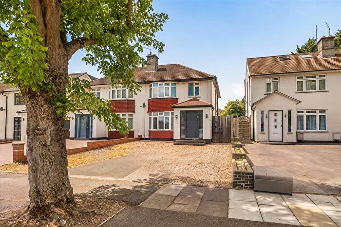 3 Bedroom Semi Detached House For Sale In Harcourt Avenue, Edgware, HA8
