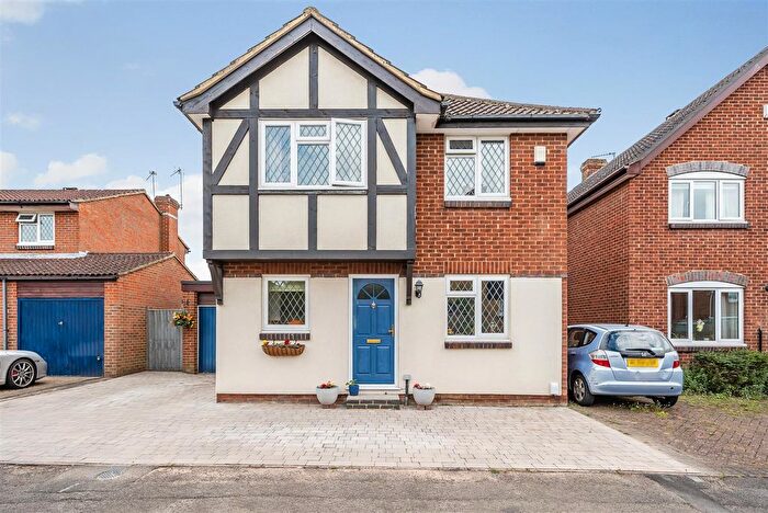 4 Bedroom Detached House For Sale In Gatward Avenue, Maidenhead, SL6