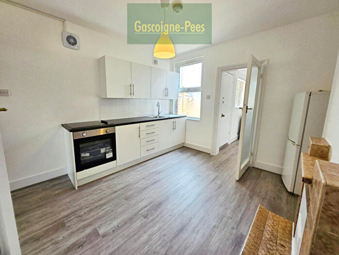 2 Bedroom House To Rent In Dickerage Lane - New Malden, KT3