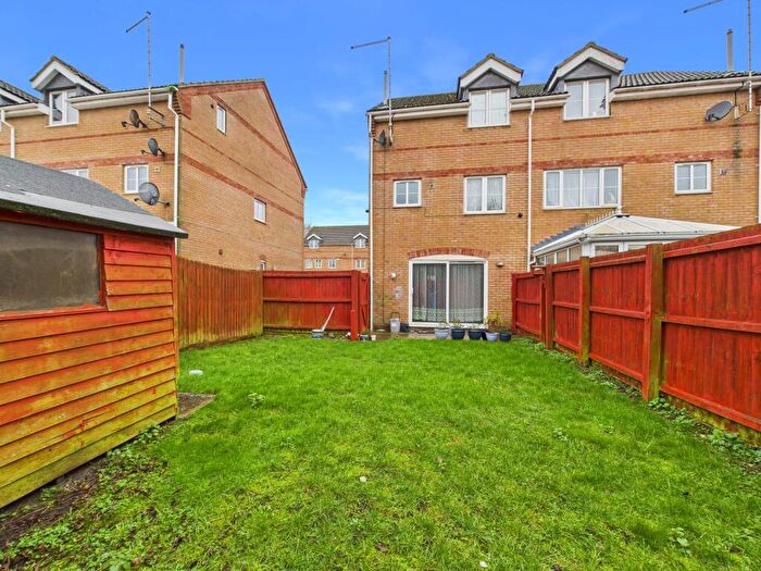 3 Bedroom Town House For Sale In Phoenix Close, Peterborough, PE2