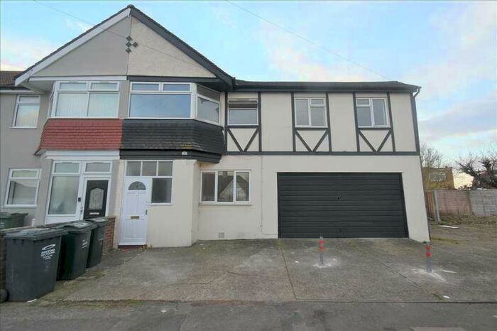 5 Bedroom House To Rent In Priory Gardens, Dartford, DA1