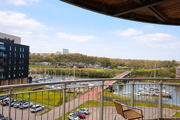 3 Bedroom Flat To Rent In Victoria Wharf, Watkiss Way, Cardiff, CF11