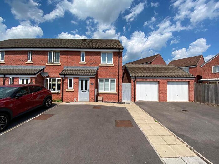 3 Bedroom End Of Terrace House To Rent In Caretakers Close, Melksham, SN12