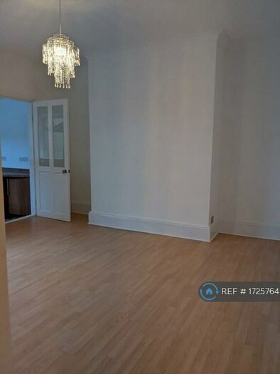 3 Bedroom Flat To Rent In Broughton Road, South Shields, NE33