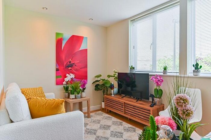 5 Bedroom Semi-Detached House For Sale In Napier Close, London, SE8