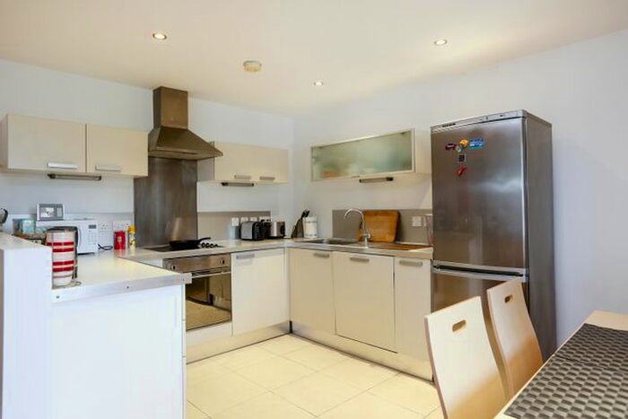 2 Bedroom Flat To Rent In Gwendolen Avenue, London, SW15