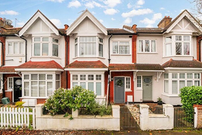 1 Bedroom Flat For Sale In Camborne Avenue, Northfields, W13