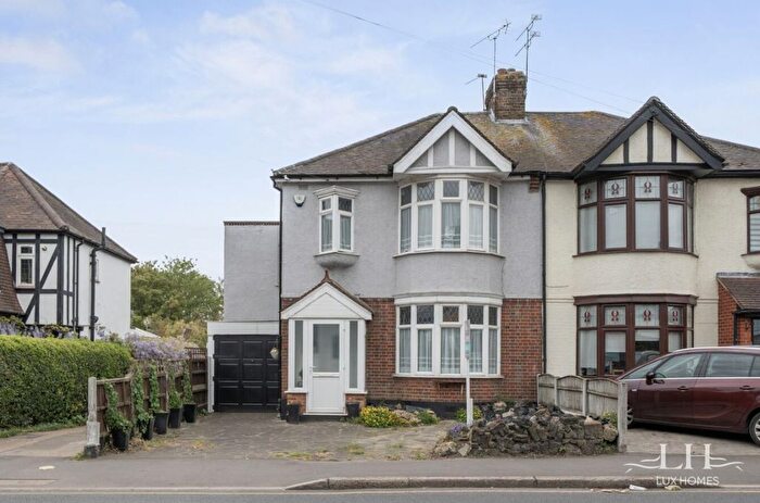 4 Bedroom Semi-Detached House For Sale In Slewins Lane, Hornchurch, RM11