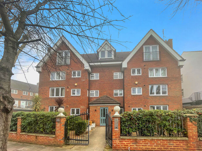 2 Bedroom Apartment To Rent In Sheen Gate Gardens, London, SW14