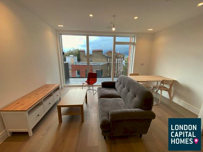 2 Bedroom Flat To Rent In Rm/ Apartment Matcham House, London, W4