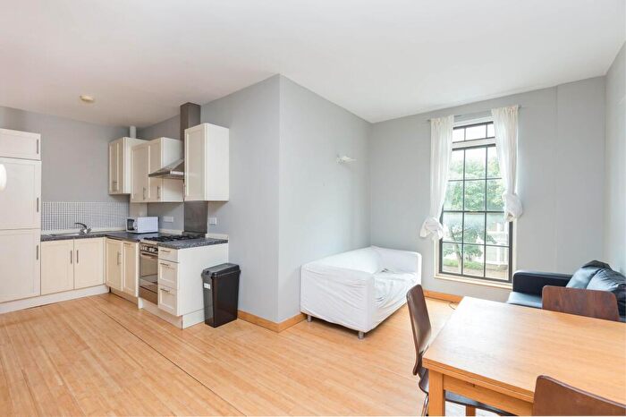 3 Bedroom Flat To Rent In Hanley Road, London, N4