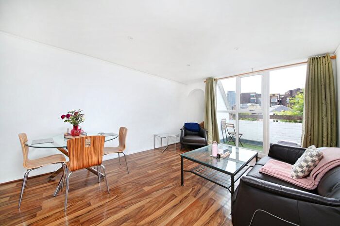 2 Bedroom Maisonette For Sale In Sunbury Lane, Battersea Park, SW11
