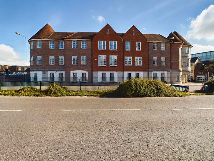 2 Bedroom Apartment To Rent In High Street, Crawley, RH10