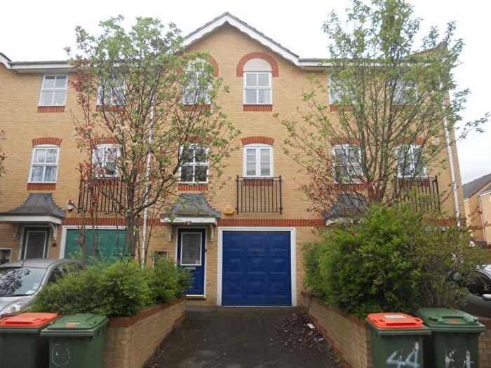 3 Bedroom Town House To Rent In Aaron Hill Road, Beckton, E6