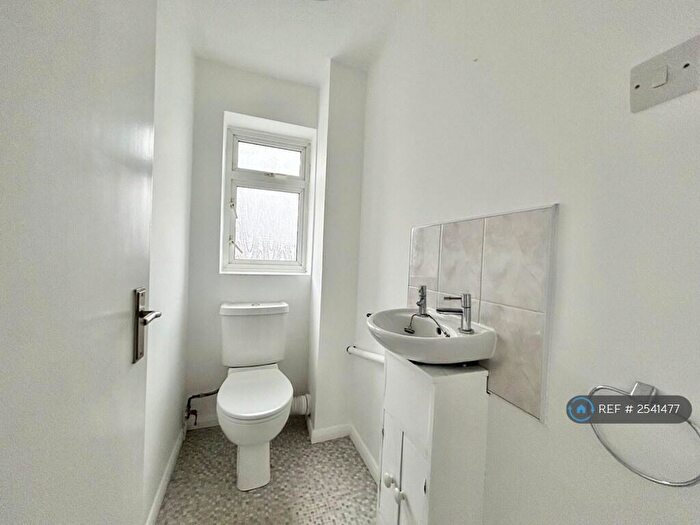 4 Bedroom Terraced House To Rent In Periwinkle Close, Sittingbourne, ME10