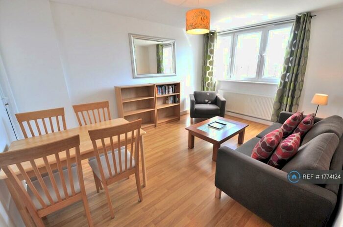 3 Bedroom Flat To Rent In Galway House, London, EC1V