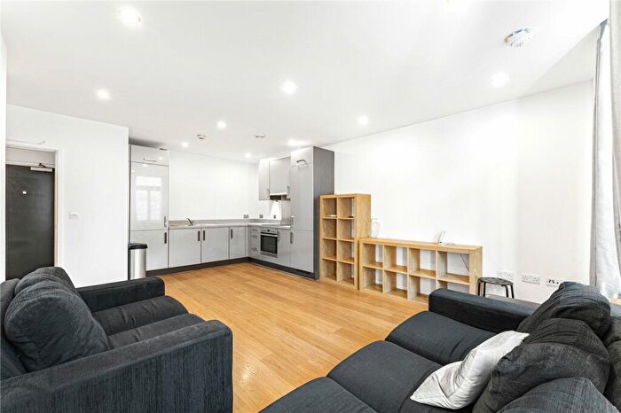 2 Bedroom Apartment To Rent In Coral Apartments, Salton Square, London, E14