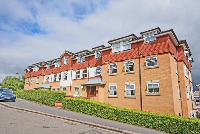 2 Bedroom Flat To Rent In Chapel Road, Redhill, RH1