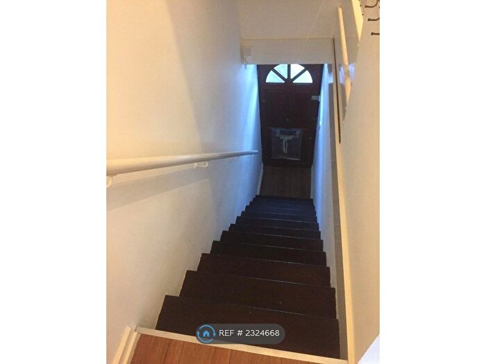 2 Bedroom Maisonette To Rent In Rockingham Road, Uxbridge, UB8