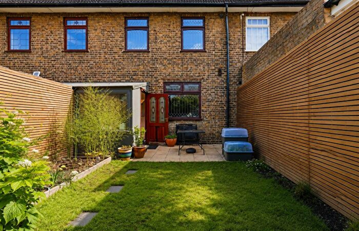 2 Bedroom Terraced House For Sale In Parsonage Street, London, E14