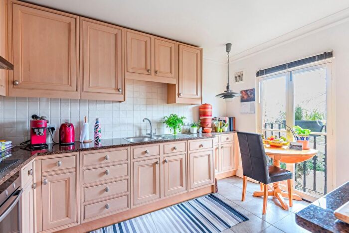 3 Bedroom Flat To Rent In Tanza Road, Hampstead, London, NW3