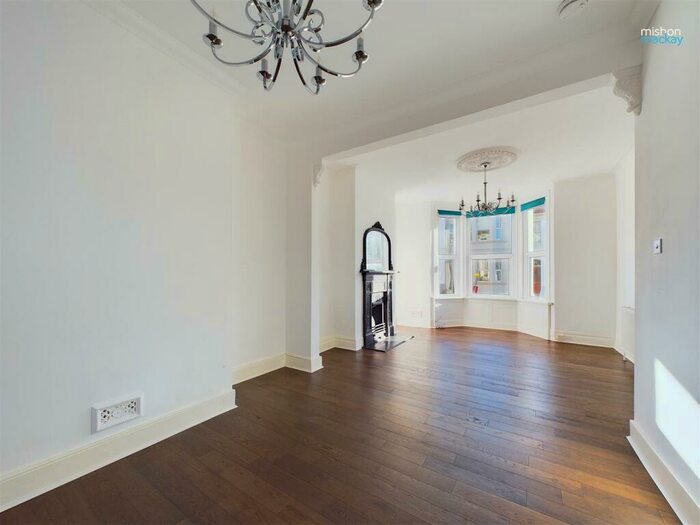 2 Bedroom House To Rent In Queens Park Road, Brighton, BN2