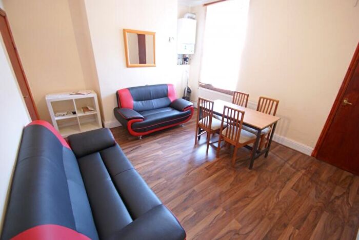 5 Bedroom Terraced House To Rent In Hessle View, Hyde Park, Leeds, LS6