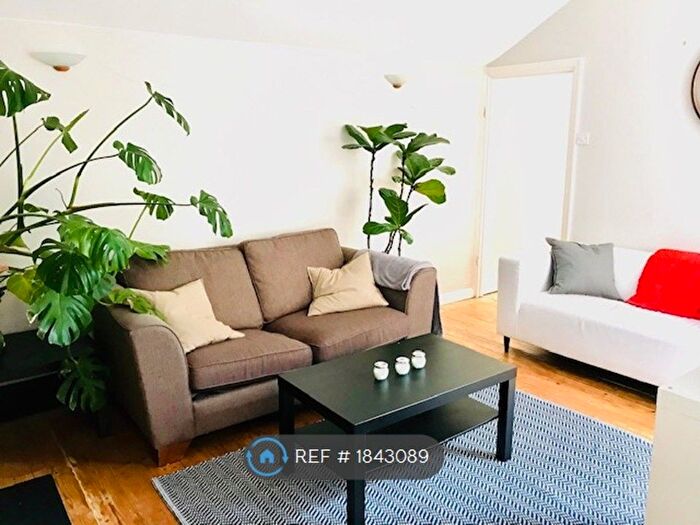 2 Bedroom Maisonette To Rent In Mantilla Road, London, SW17