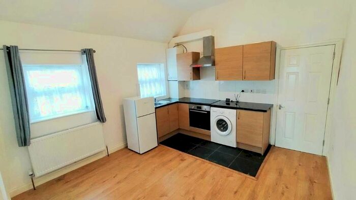 1 Bedroom Flat To Rent In St. Albans Road, Watford, WD24