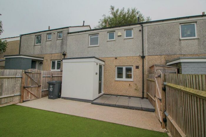 3 Bedroom Terraced House To Rent In Combs Gardens, Glossop, Derbyshire, SK13