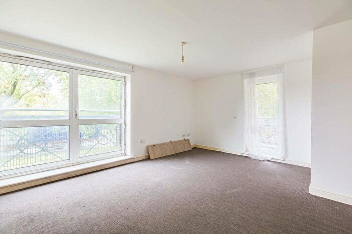 2 Bedroom Flat For Sale In Bounds Green, Bounds Green, London, N11