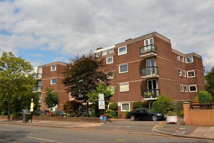 3 Bedroom Flat To Rent In Chiltern House, Hillcrest Road, Ealing, W5