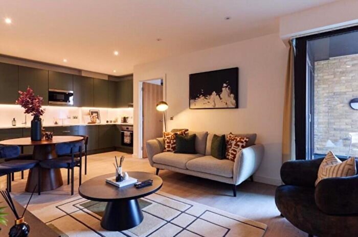 2 Bedroom Apartment To Rent In Graham Street, London, N1