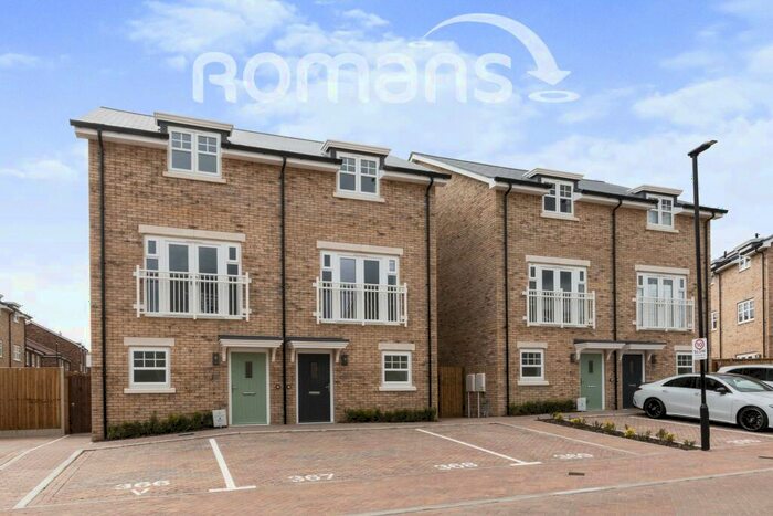 3 Bedroom Semi-Detached House To Rent In The Fairway Fleet, GU51