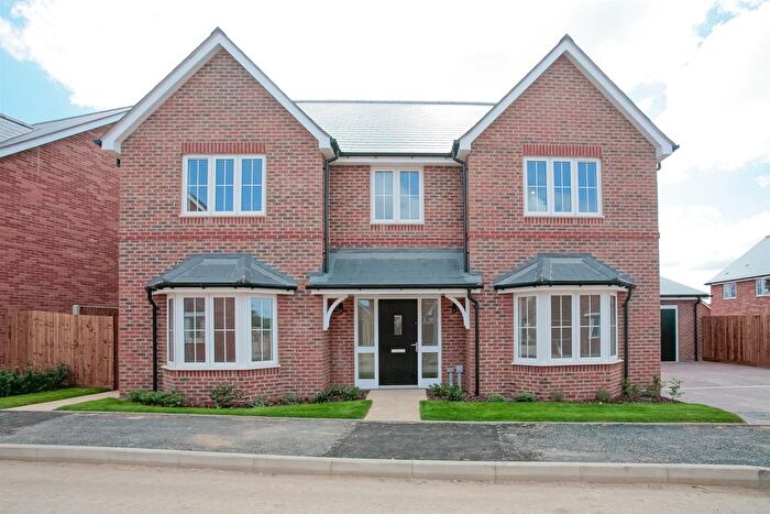 5 Bedroom Detached House To Rent In Hither Derhams, Benson, OX10