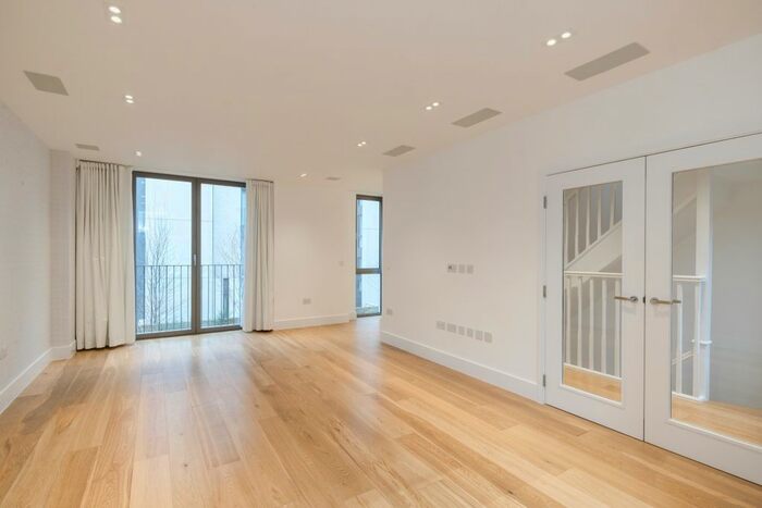 3 Bedroom Flat To Rent In Bonchurch Road, London, W10