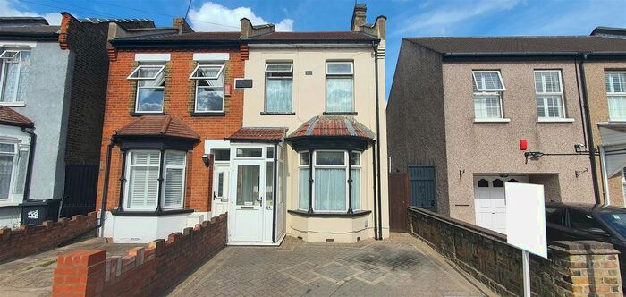 3 Bedroom Semi-Detached House To Rent In Inglehurst Gardens, Ilford, IG4
