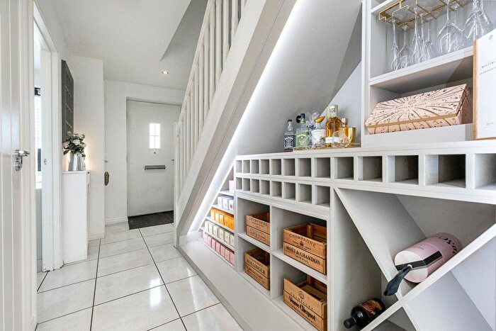 5 Bedroom Detached House For Sale In Peach Road, Horley, Surrey, RH6