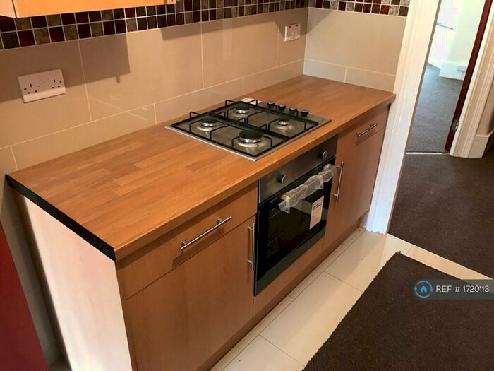 2 Bedroom Flat To Rent In Central Park Road, London, E6