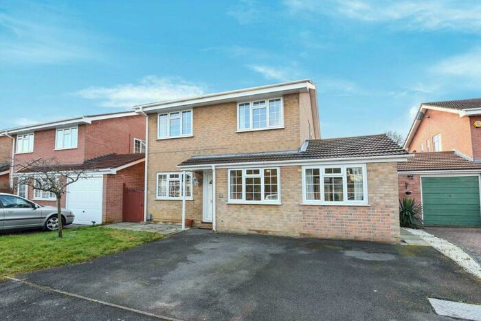 7 Bedroom Semi-Detached House To Rent In Bridgehill Close, Guildford, GU2