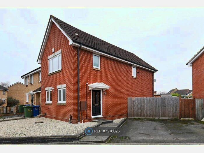 3 Bedroom End Of Terrace House To Rent In Swallow Close, Chafford Hundred, Grays RM16