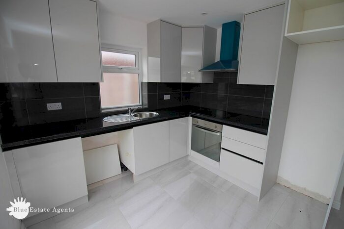 2 Bedroom Maisonette To Rent In Hinton Avenue, Hounslow, TW4