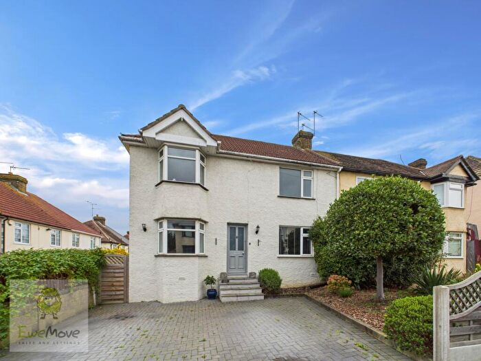 2 Bedroom Semi-Detached House For Sale In Maple Road, Strood, Rochester, ME2