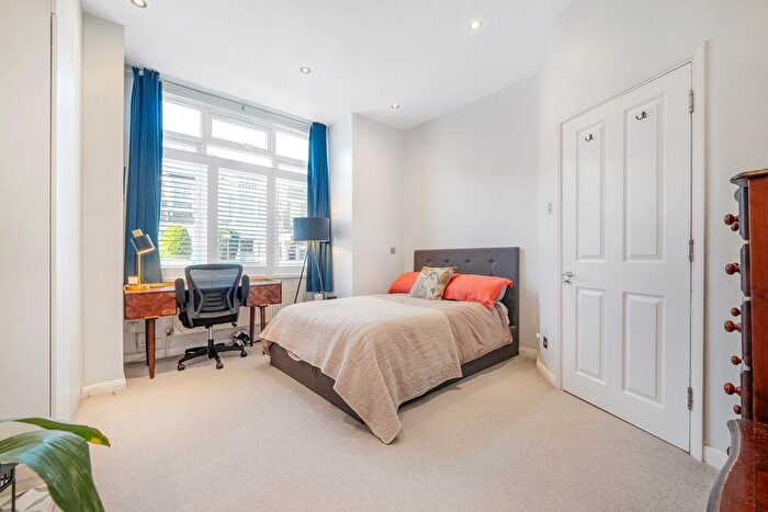 2 Bedroom Flat For Sale In Medora Road, London, SW2