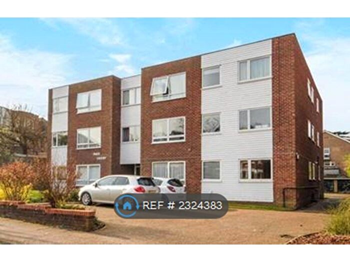 Studio To Rent In Windsor Road, London, N3