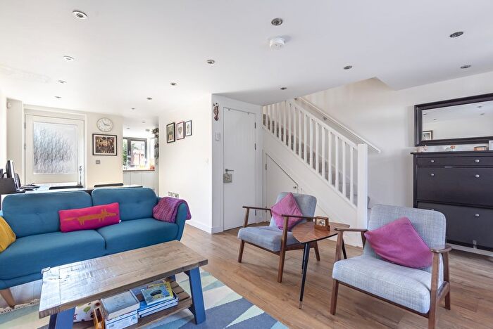 3 Bedroom Maisonette For Sale In Annandale Road, London, SE10