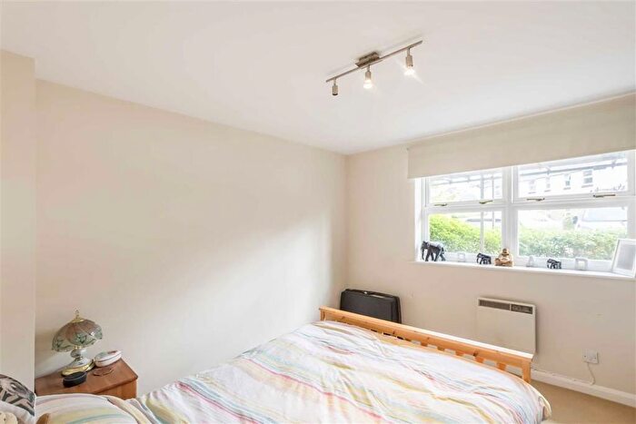 1 Bedroom Flat To Rent In Rosebank Close, Teddington, TW11