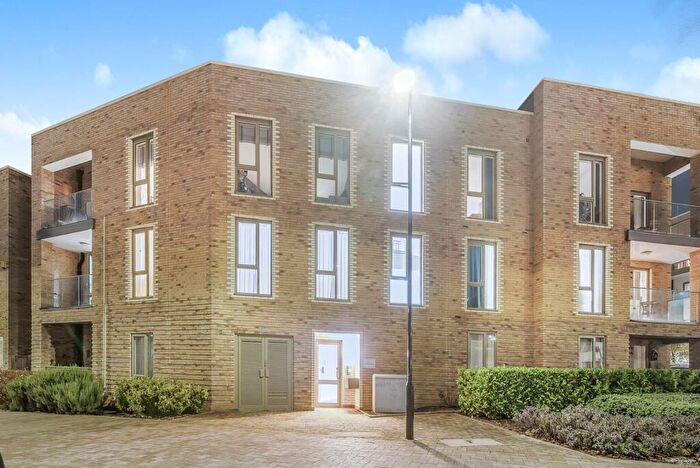 2 Bedroom Flat To Rent In Edgecumbe Avenue, Edgware, London, NW9