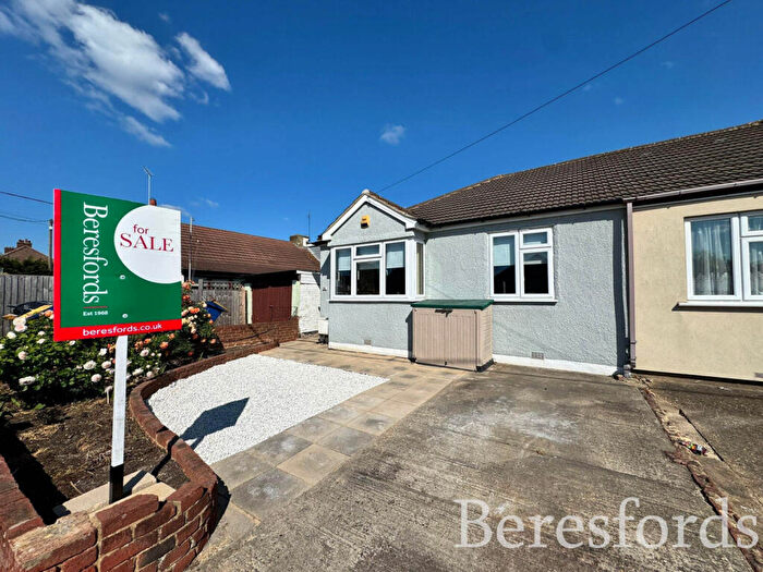 2 Bedroom Bungalow For Sale In Betterton Road, Rainham, RM13