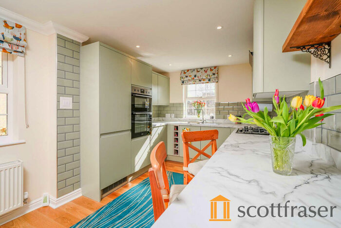 2 Bedroom Flat To Rent In Mandelbrote Drive, Littlemore, OX4